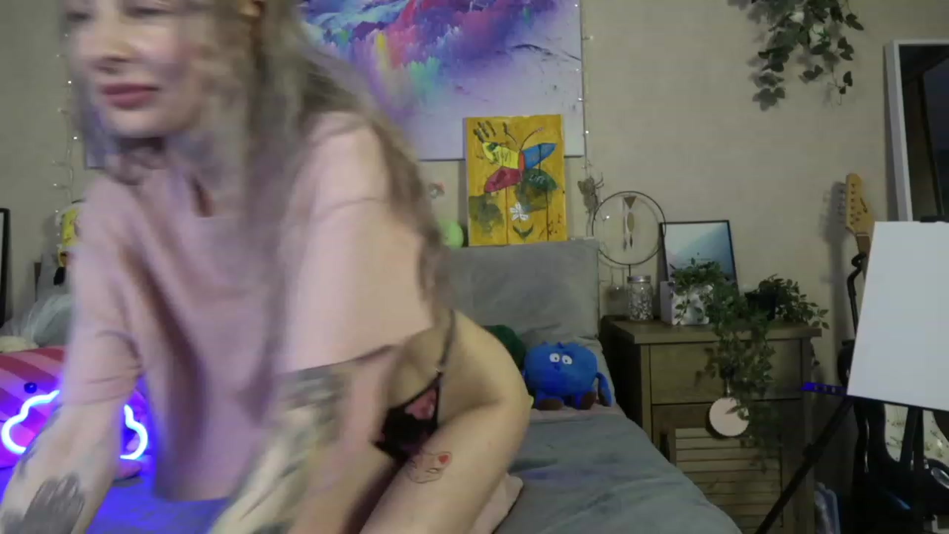 Gallery image thumbnail from Lisiahf's myfreecams stream on, 02/18/2023, 13:00 image 15 of 20