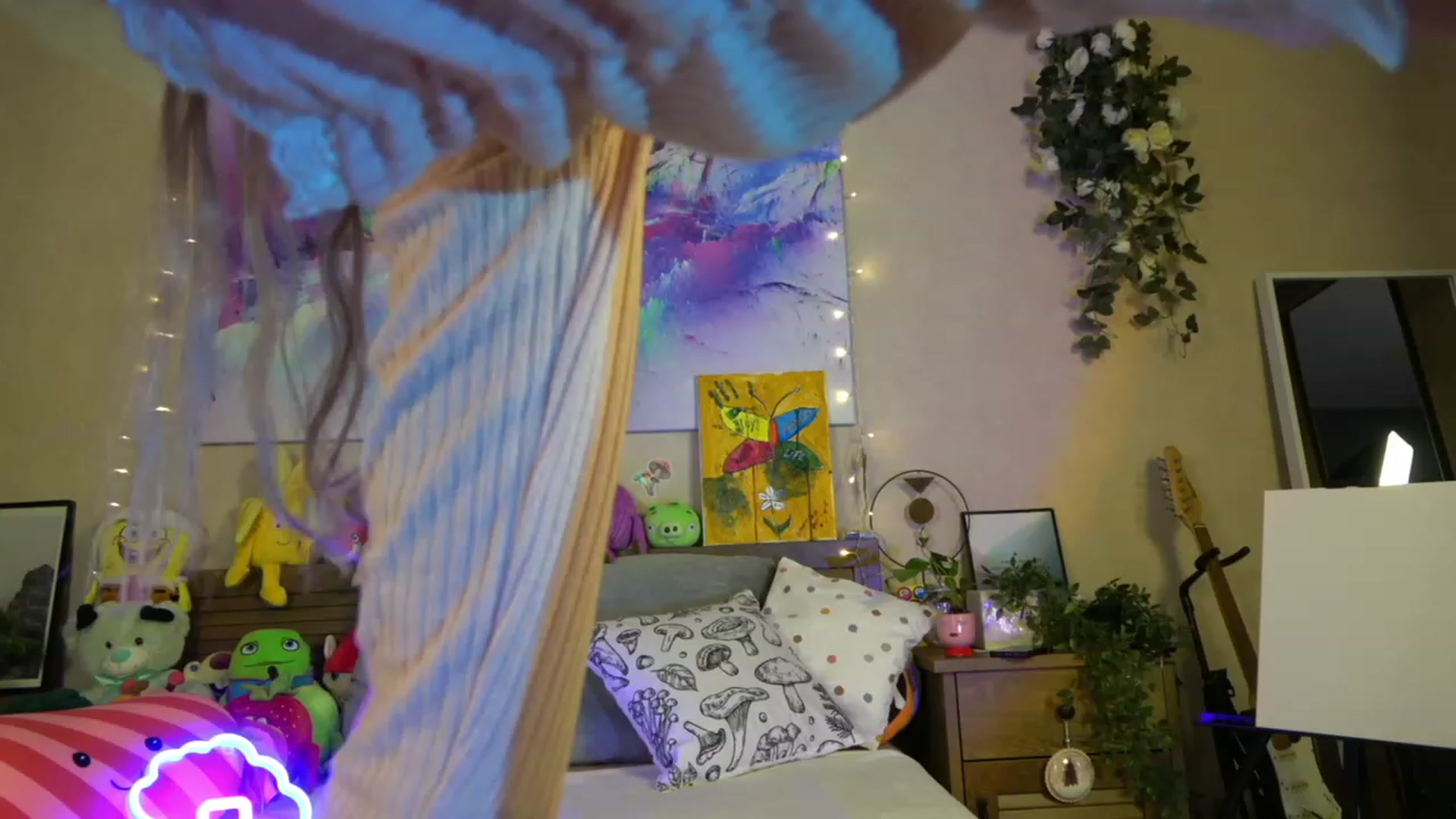 Gallery image thumbnail from Lisiahf's myfreecams stream on, 03/20/2023, 14:10 image 5 of 20