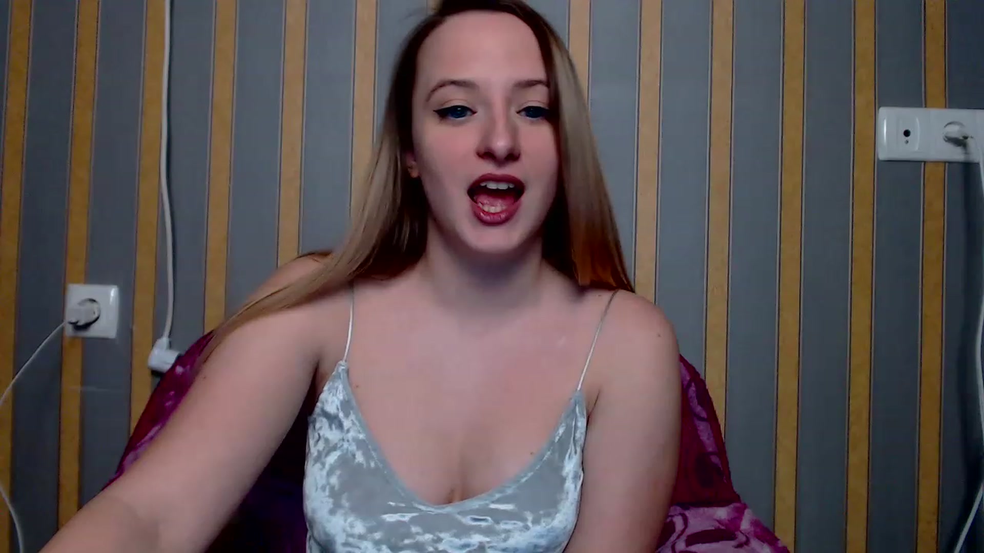Gallery image thumbnail from Lisova_mavka's myfreecams stream on, 12/24/2022, 14:06 image 16 of 20