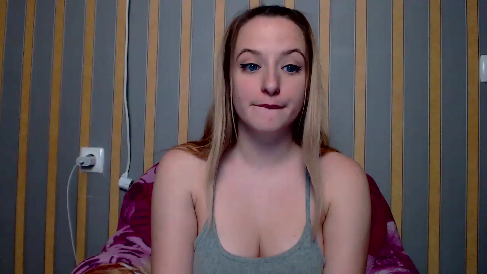 Gallery image thumbnail from Lisova_mavka's myfreecams stream on, 12/25/2022, 15:45 image 12 of 20