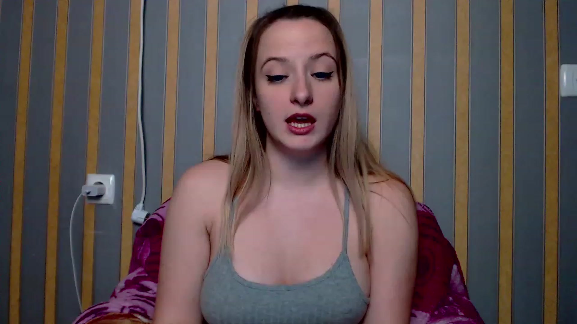 Gallery image thumbnail from Lisova_mavka's myfreecams stream on, 12/25/2022, 16:22 image 12 of 20