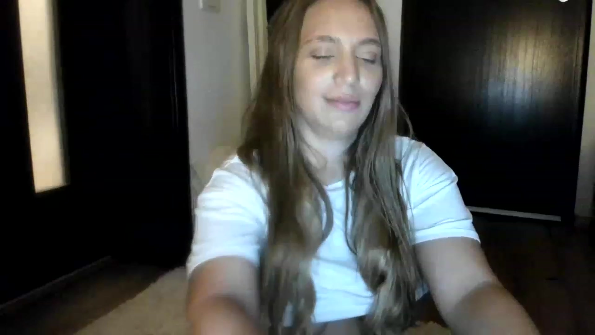Gallery image thumbnail from LissaDolll's myfreecams stream on, 11/18/2022, 01:56 image 17 of 20