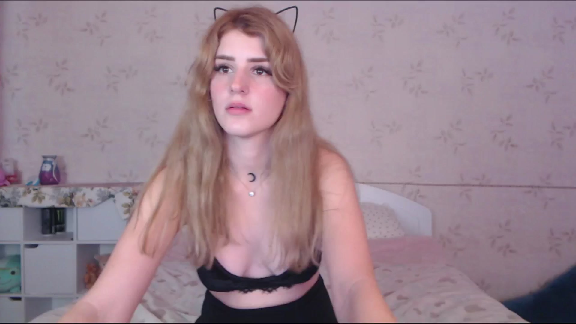 Gallery image thumbnail from LissaLucy's myfreecams stream on, 12/24/2024, 11:45 image 19 of 20