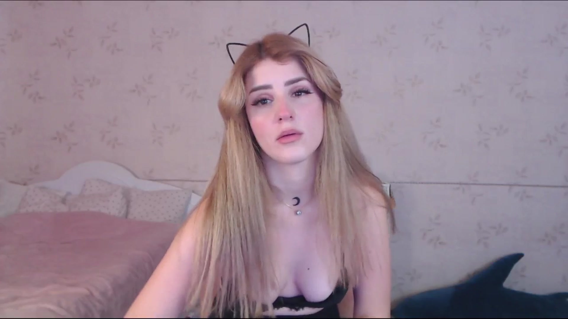 Gallery image thumbnail from LissaLucy's myfreecams stream on, 01/02/2025, 08:34 image 13 of 20