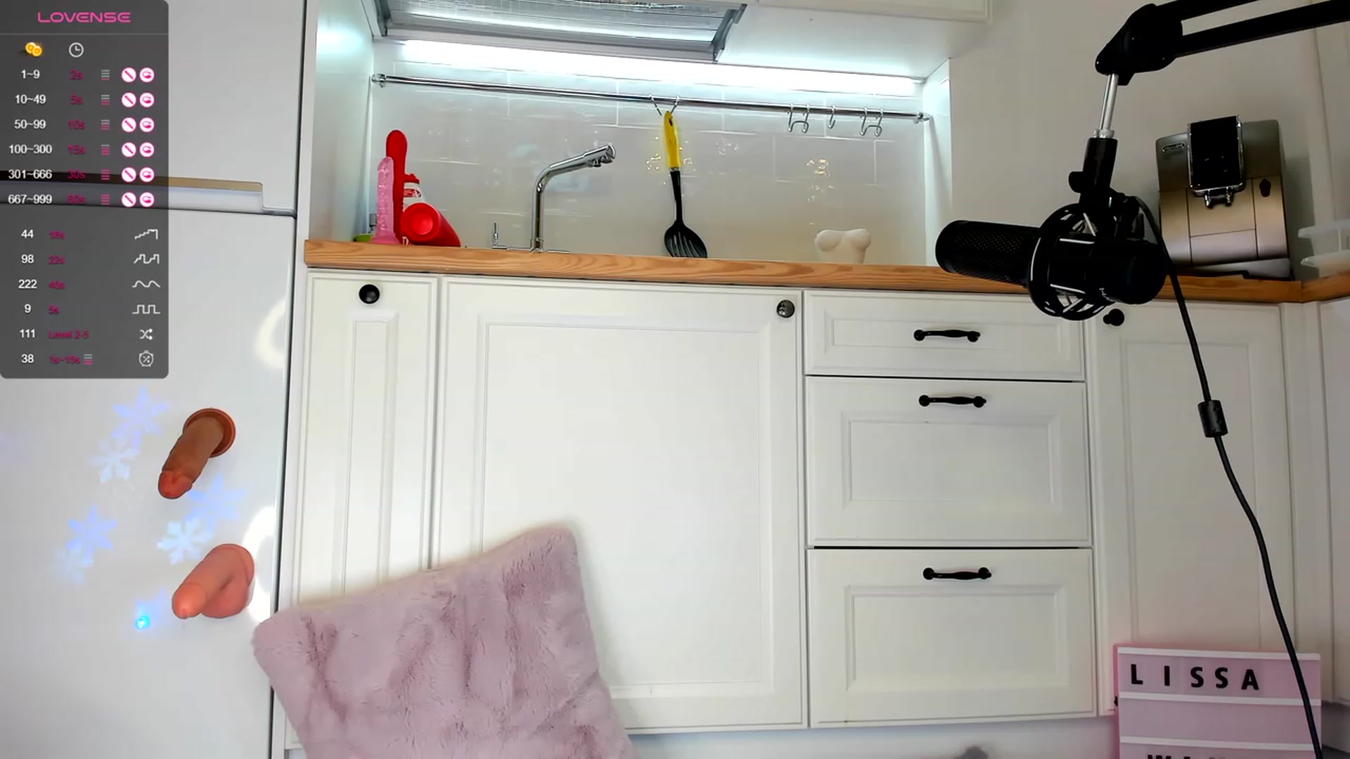 Gallery image thumbnail from LissaWayne's myfreecams stream on, 12/01/2023, 21:21 image 10 of 20