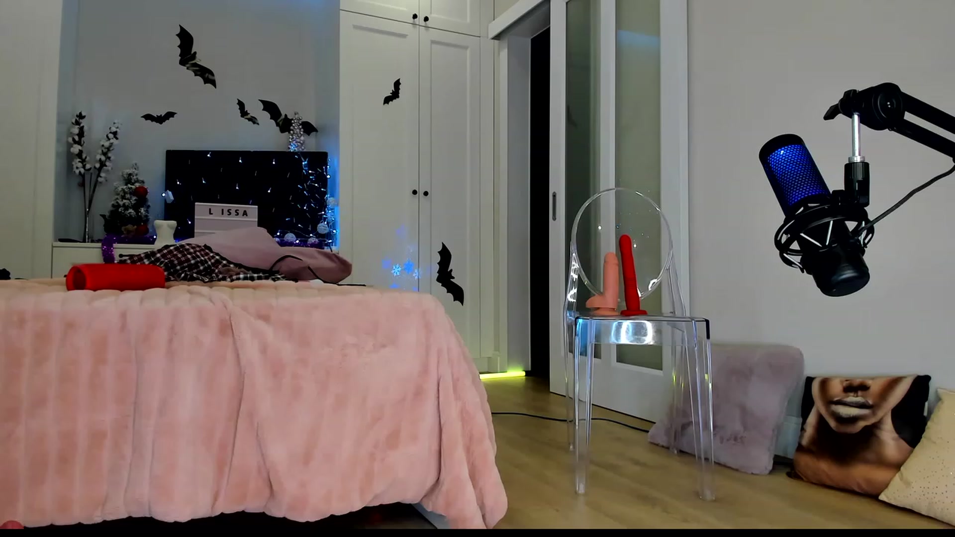 Gallery image thumbnail from LissaWayne's myfreecams stream on, 12/13/2023, 21:49 image 10 of 20