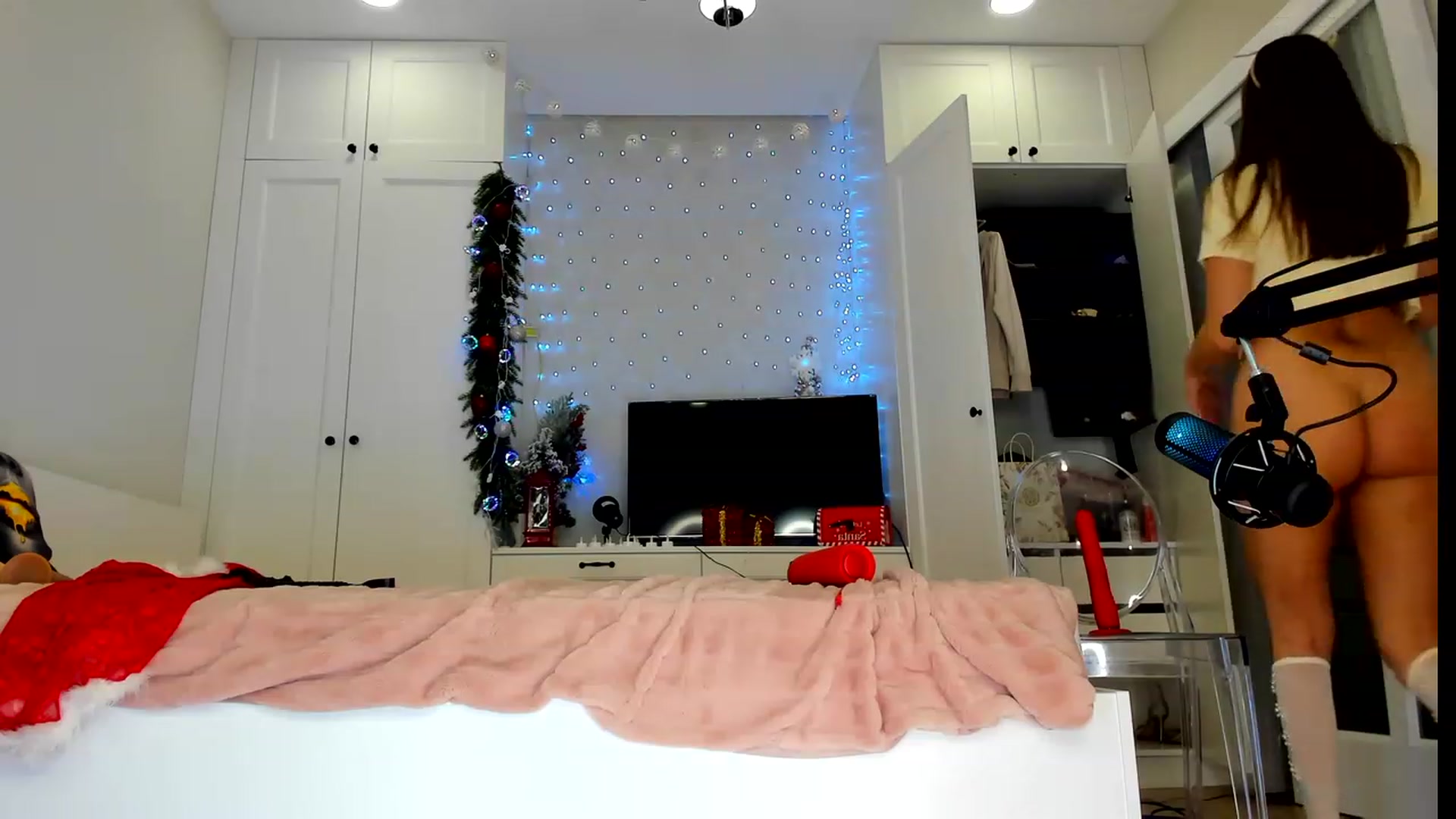 Gallery image thumbnail from LissaWayne's myfreecams stream on, 12/25/2023, 22:54 image 5 of 20