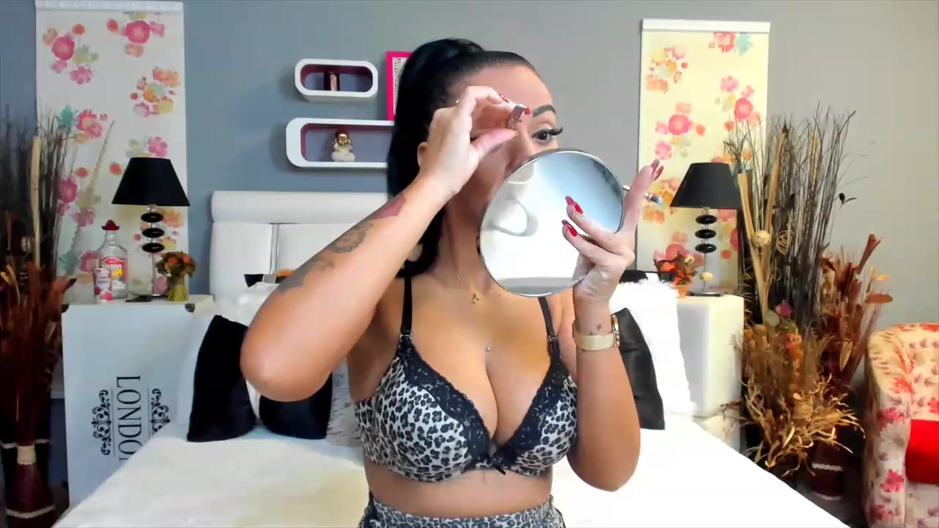 Gallery image thumbnail from Lissa_O's myfreecams stream on, 11/21/2022, 06:53 image 5 of 20