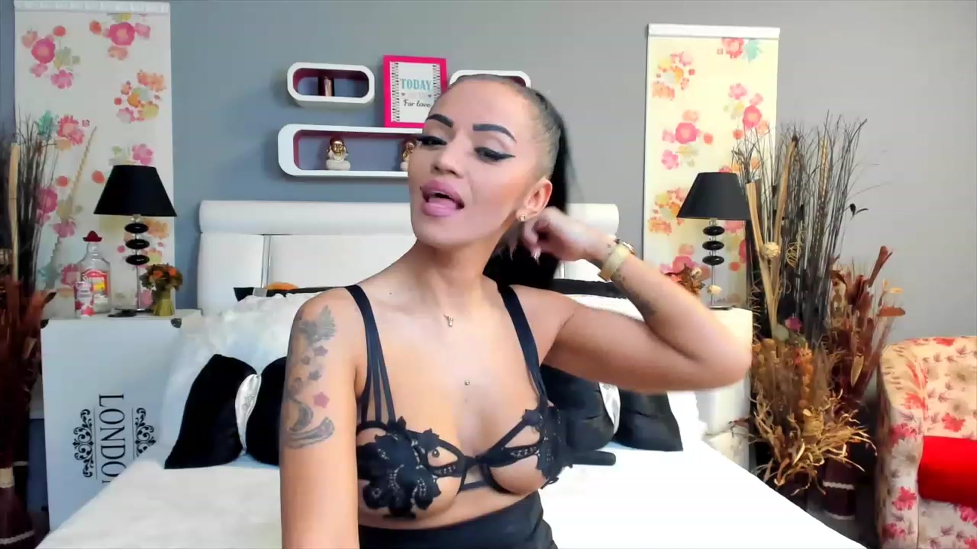 Gallery image thumbnail from Lissa_O's myfreecams stream on, 11/21/2022, 09:19 image 15 of 20