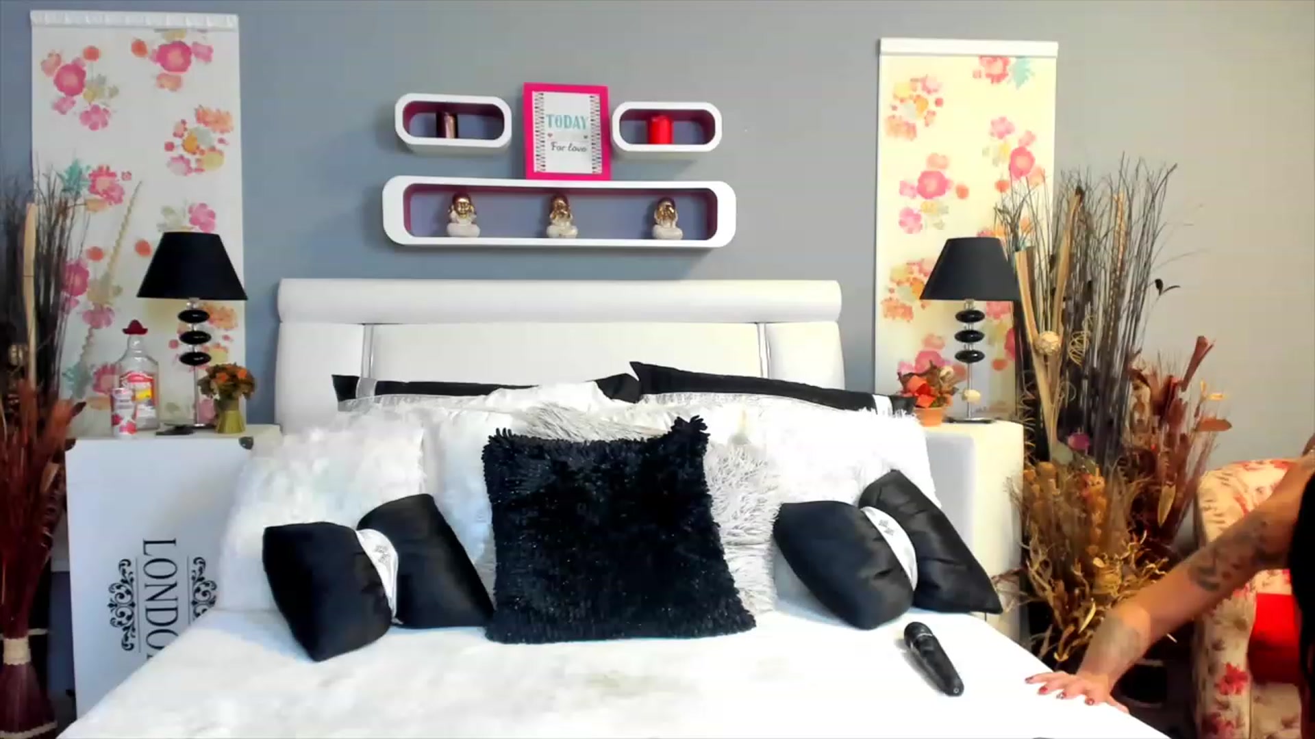 Gallery image thumbnail from Lissa_O's myfreecams stream on, 11/21/2022, 12:54 image 6 of 20