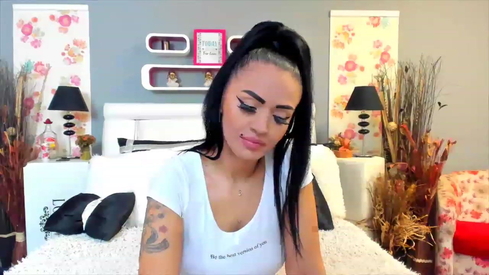 Gallery image thumbnail from Lissa_O's myfreecams stream on, 02/03/2023, 09:39 image 6 of 20