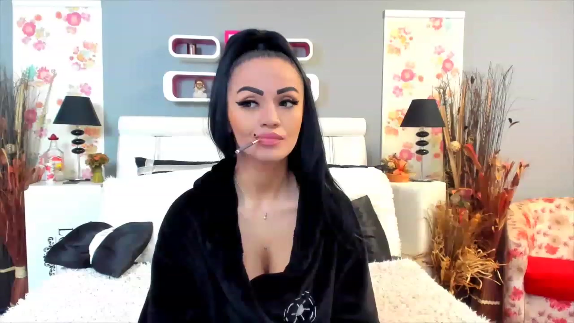 Gallery image thumbnail from Lissa_O's myfreecams stream on, 02/04/2023, 11:46 image 3 of 20