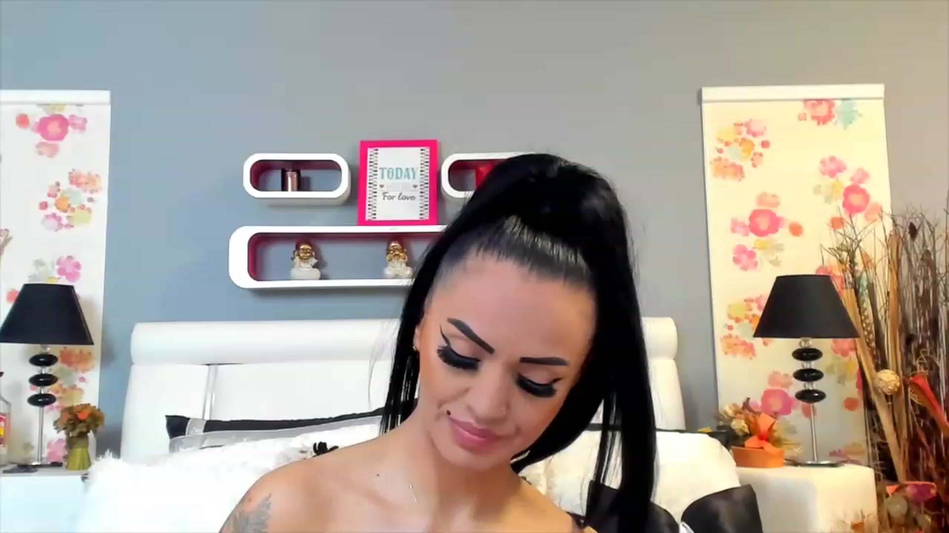 Gallery image thumbnail from Lissa_O's myfreecams stream on, 02/05/2023, 13:18 image 2 of 20