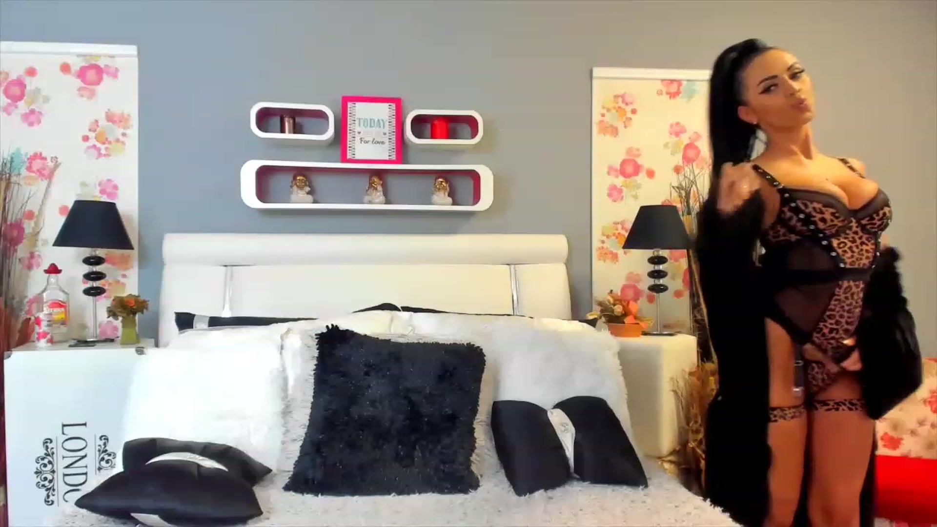 Gallery image thumbnail from Lissa_O's myfreecams stream on, 03/02/2023, 11:15 image 13 of 20