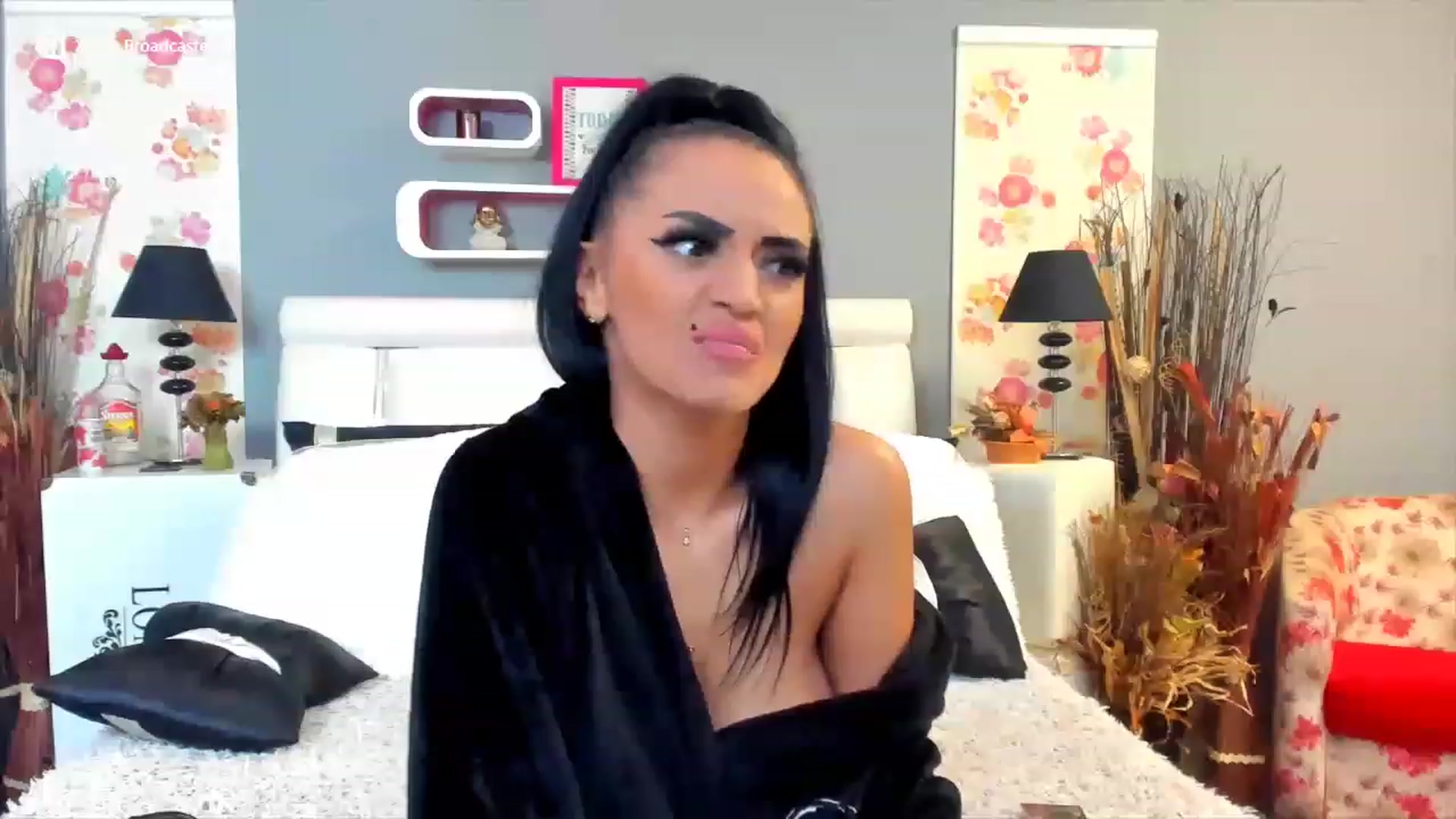 Gallery image thumbnail from Lissa_O's myfreecams stream on, 03/10/2023, 13:17 image 12 of 20