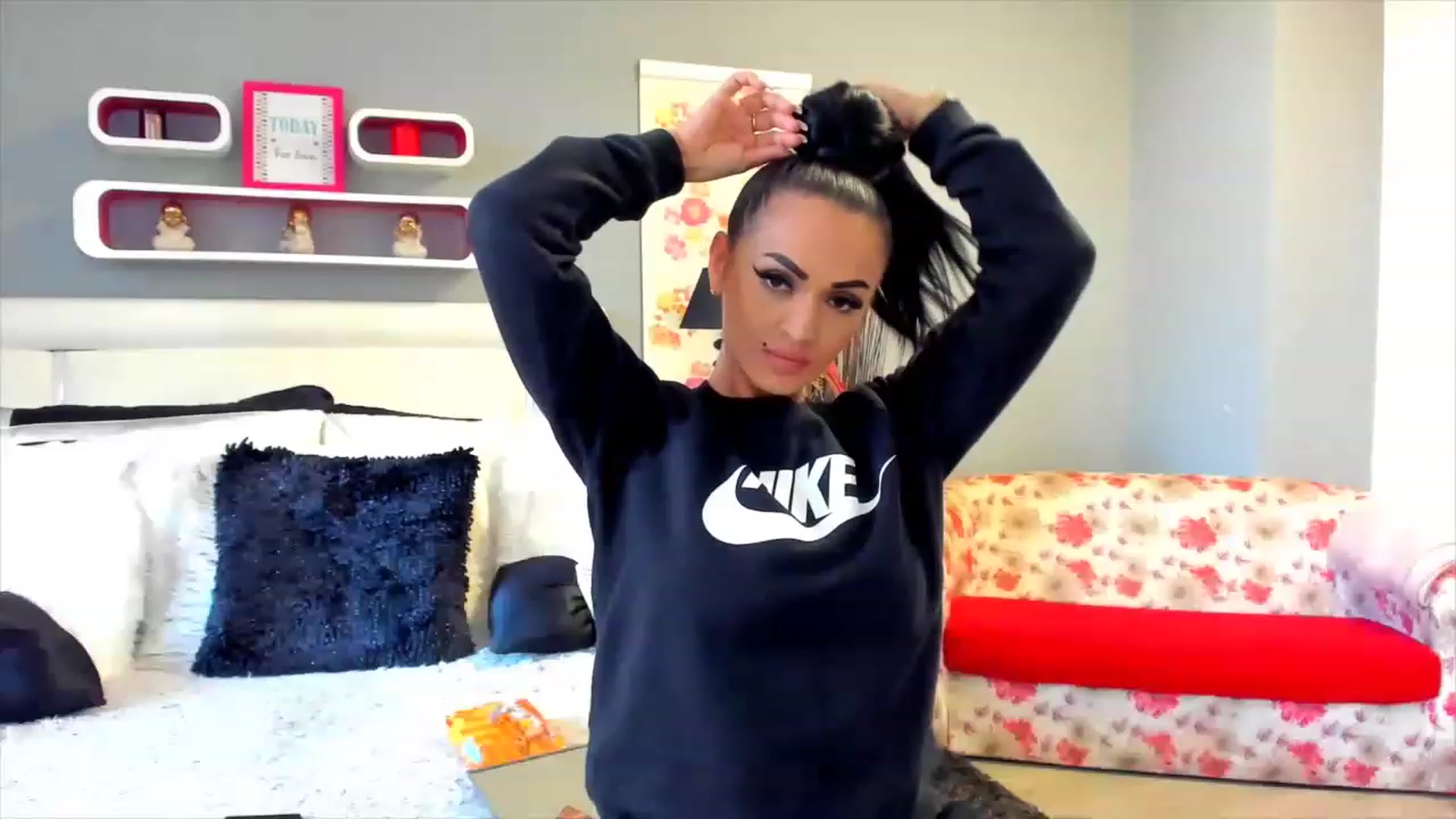 Gallery image thumbnail from Lissa_O's myfreecams stream on, 03/12/2023, 14:03 image 12 of 20