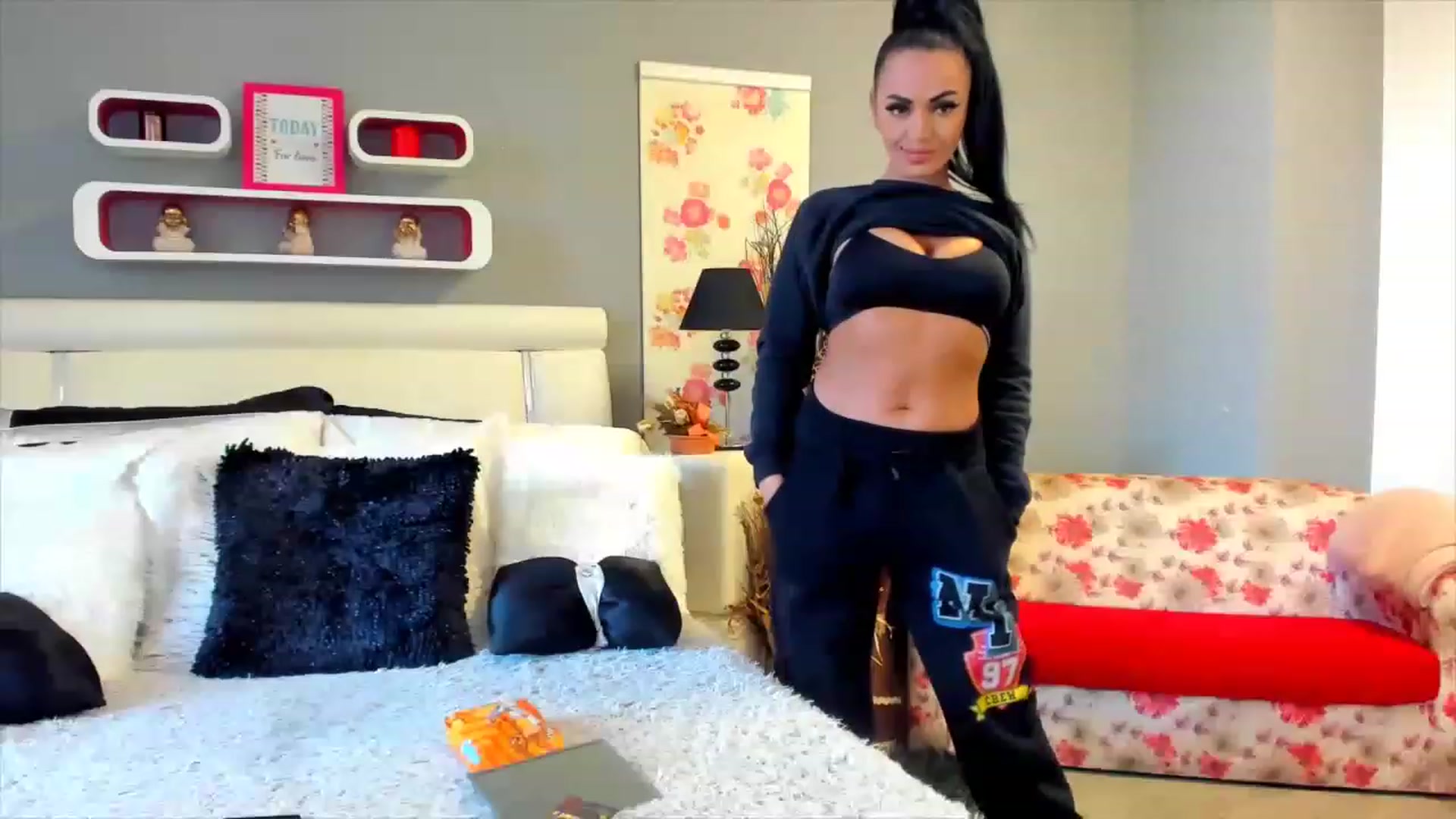 Gallery image thumbnail from Lissa_O's myfreecams stream on, 03/12/2023, 14:03 image 15 of 20