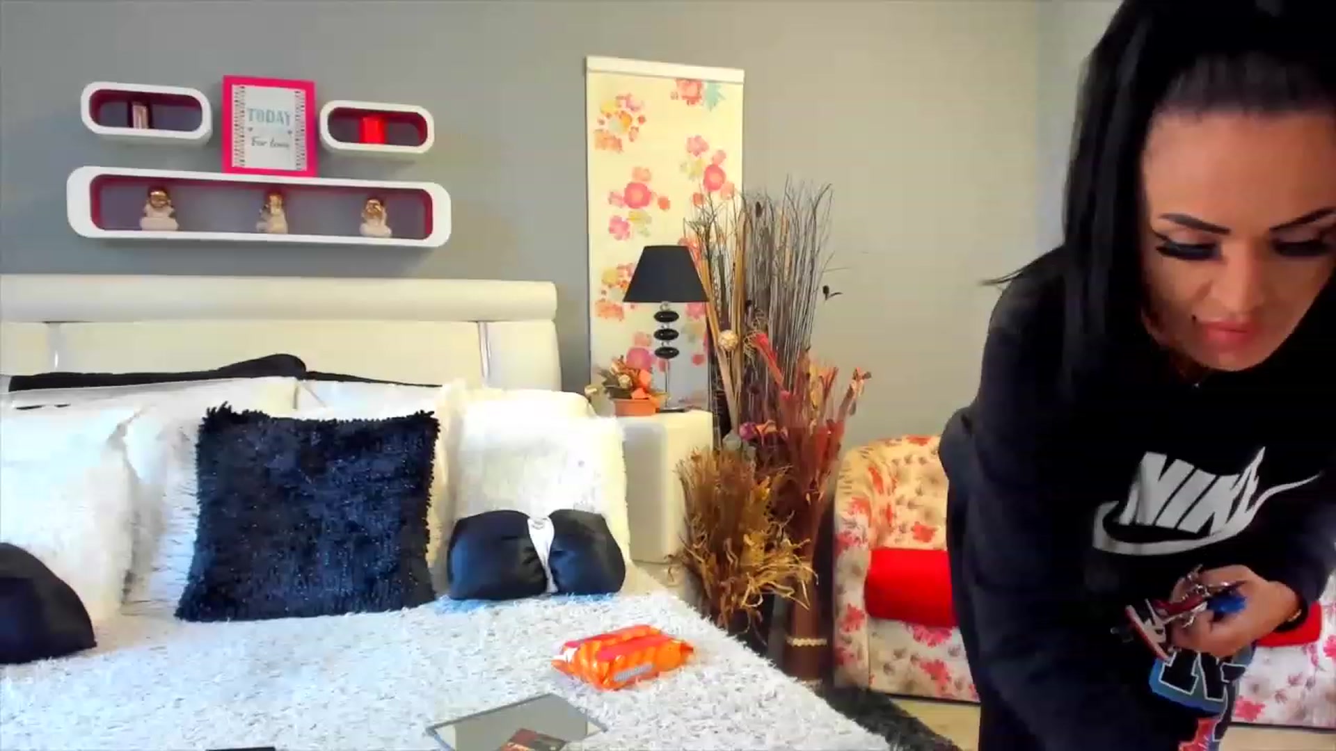 Gallery image thumbnail from Lissa_O's myfreecams stream on, 03/12/2023, 14:03 image 17 of 20