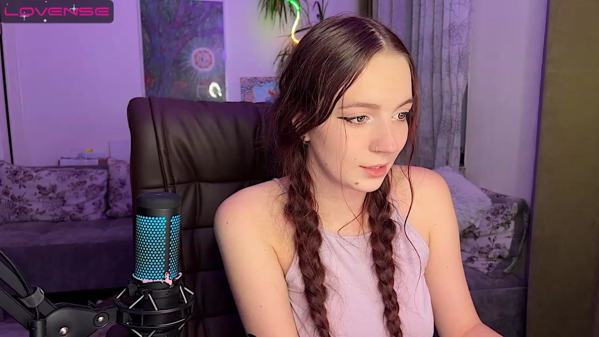 Gallery image thumbnail from Lissa_Skarlet's myfreecams stream on, 12/18/2022, 15:21 image 10 of 20