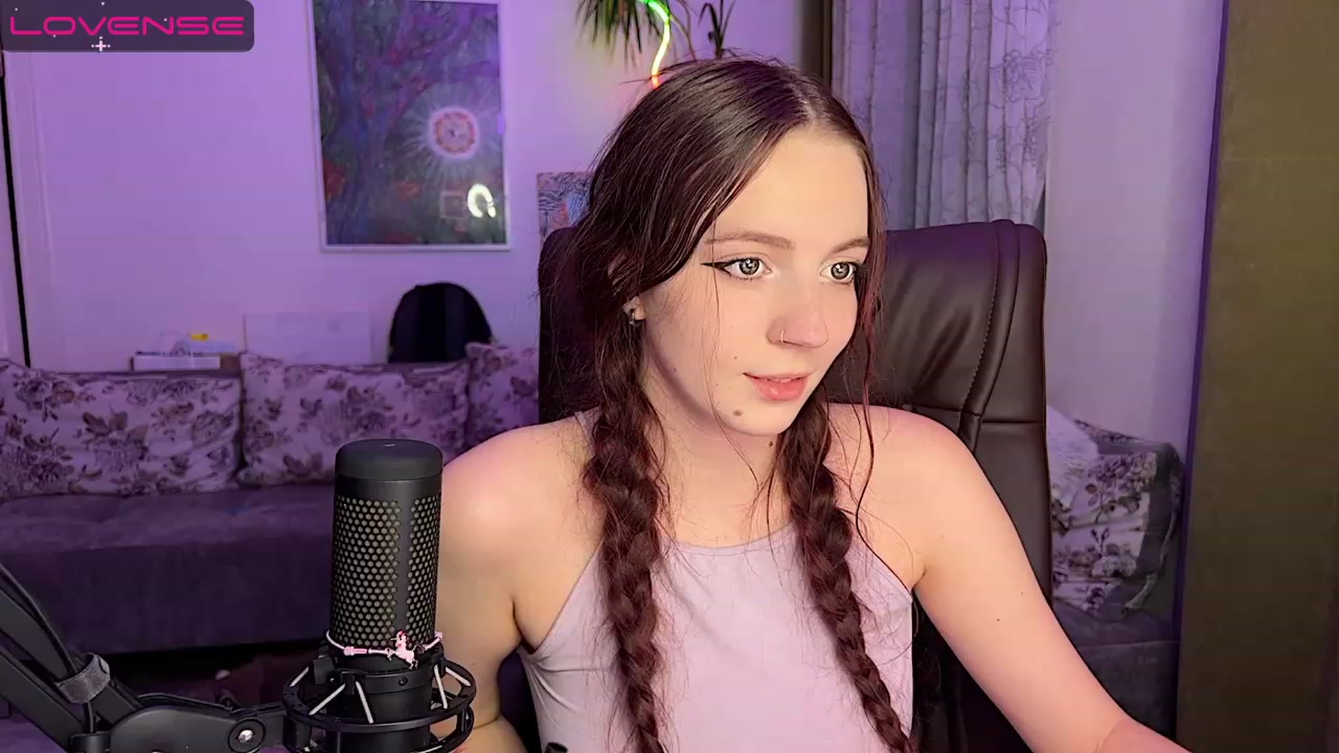 Gallery image thumbnail from Lissa_Skarlet's myfreecams stream on, 12/18/2022, 15:21 image 18 of 20