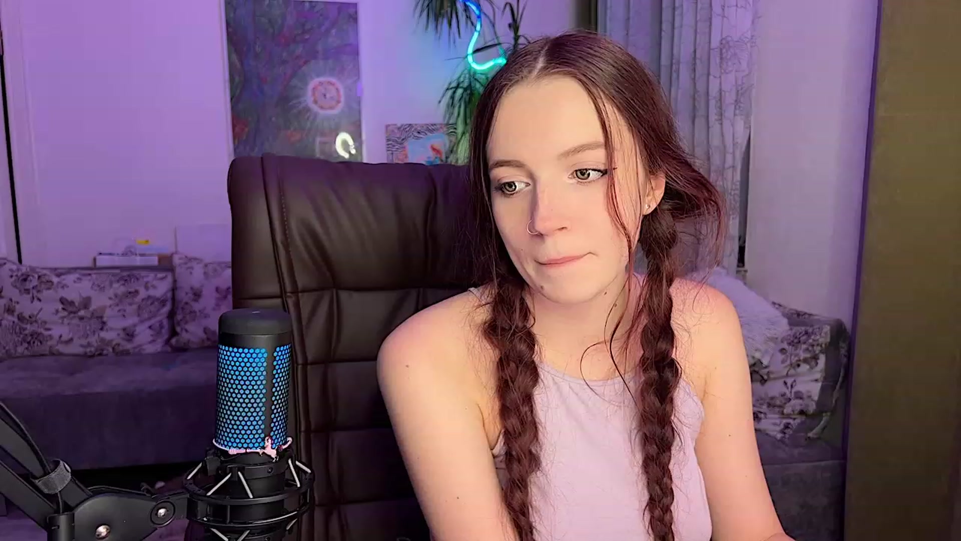 Gallery image thumbnail from Lissa_Skarlet's myfreecams stream on, 12/18/2022, 15:21 image 5 of 20