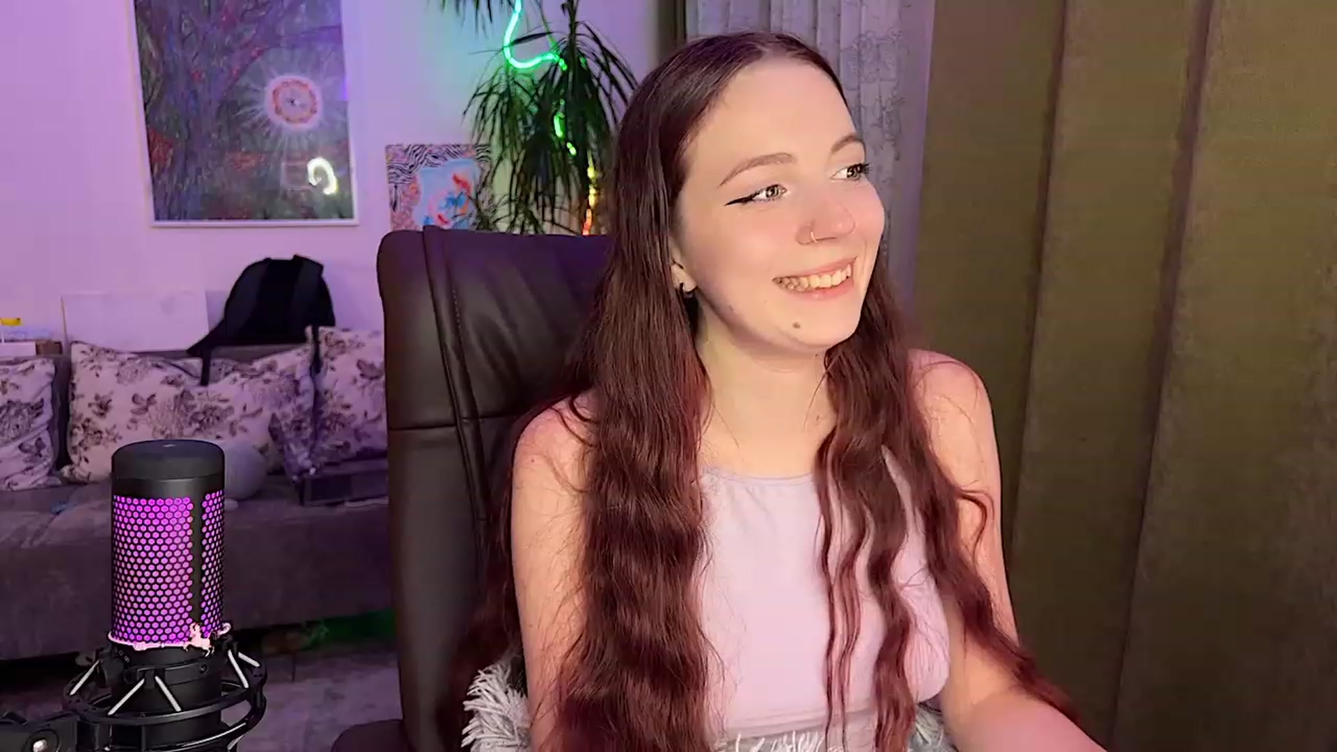 Gallery image thumbnail from Lissa_Skarlet's myfreecams stream on, 12/18/2022, 19:34 image 15 of 20