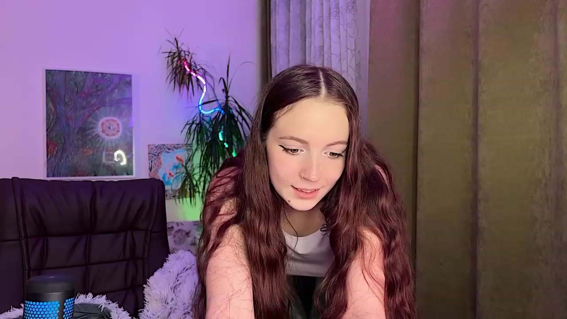 Gallery image thumbnail from Lissa_Skarlet's myfreecams stream on, 12/18/2022, 19:34 image 6 of 20