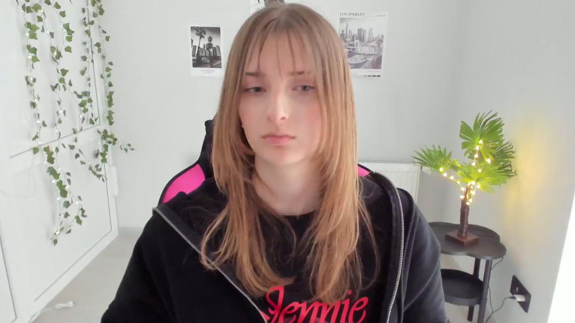 Gallery image thumbnail from Lissa_Stars's myfreecams stream on, 04/18/2026, 13:49 image 17 of 20
