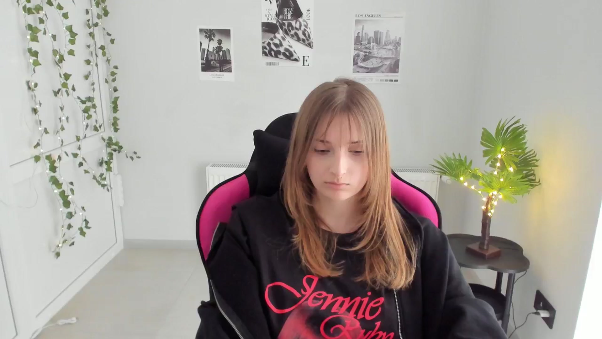 Gallery image thumbnail from Lissa_Stars's myfreecams stream on, 04/18/2026, 13:49 image 6 of 20