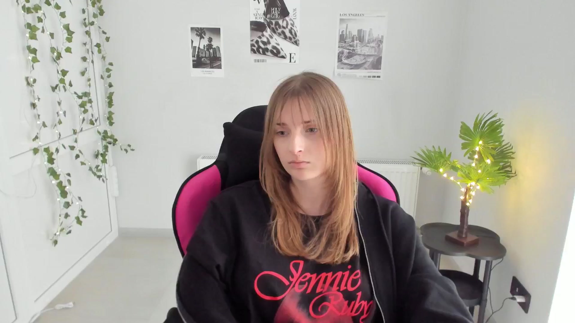 Gallery image thumbnail from Lissa_Stars's myfreecams stream on, 04/18/2026, 13:49 image 12 of 20