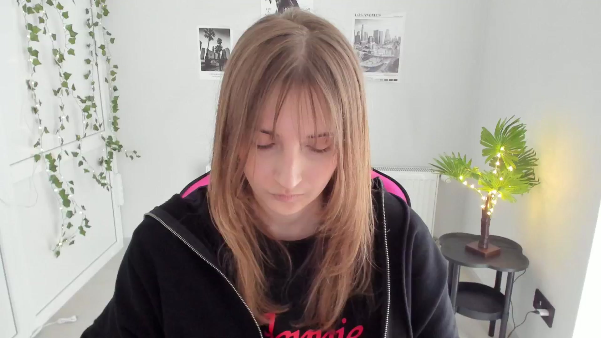 Gallery image thumbnail from Lissa_Stars's myfreecams stream on, 04/18/2026, 13:49 image 16 of 20