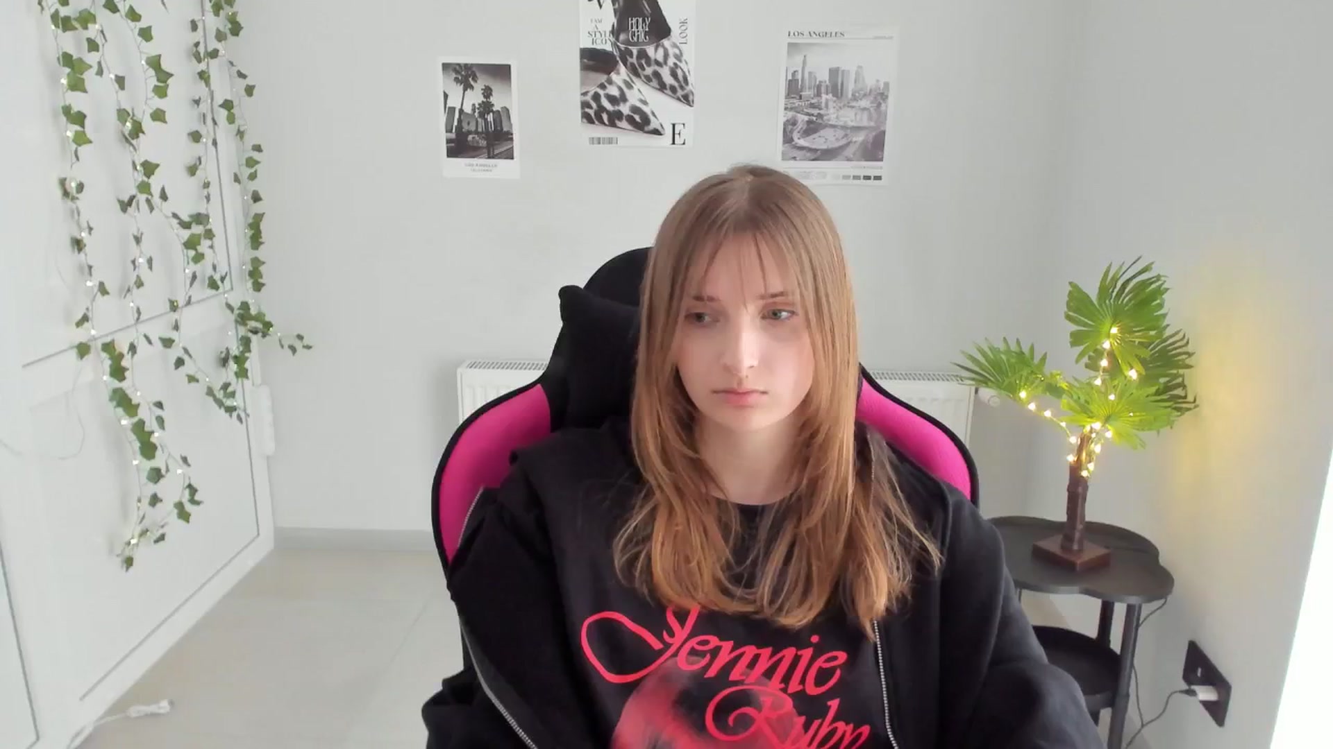 Gallery image thumbnail from Lissa_Stars's myfreecams stream on, 04/18/2026, 13:49 image 2 of 20