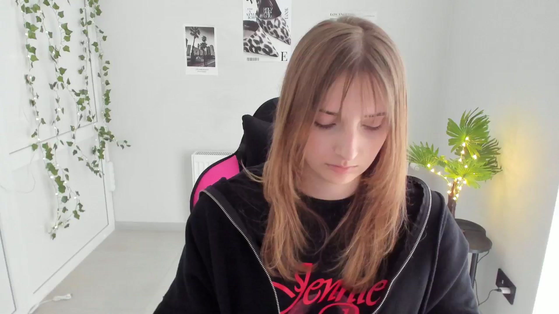 Gallery image thumbnail from Lissa_Stars's myfreecams stream on, 04/18/2026, 13:49 image 19 of 20