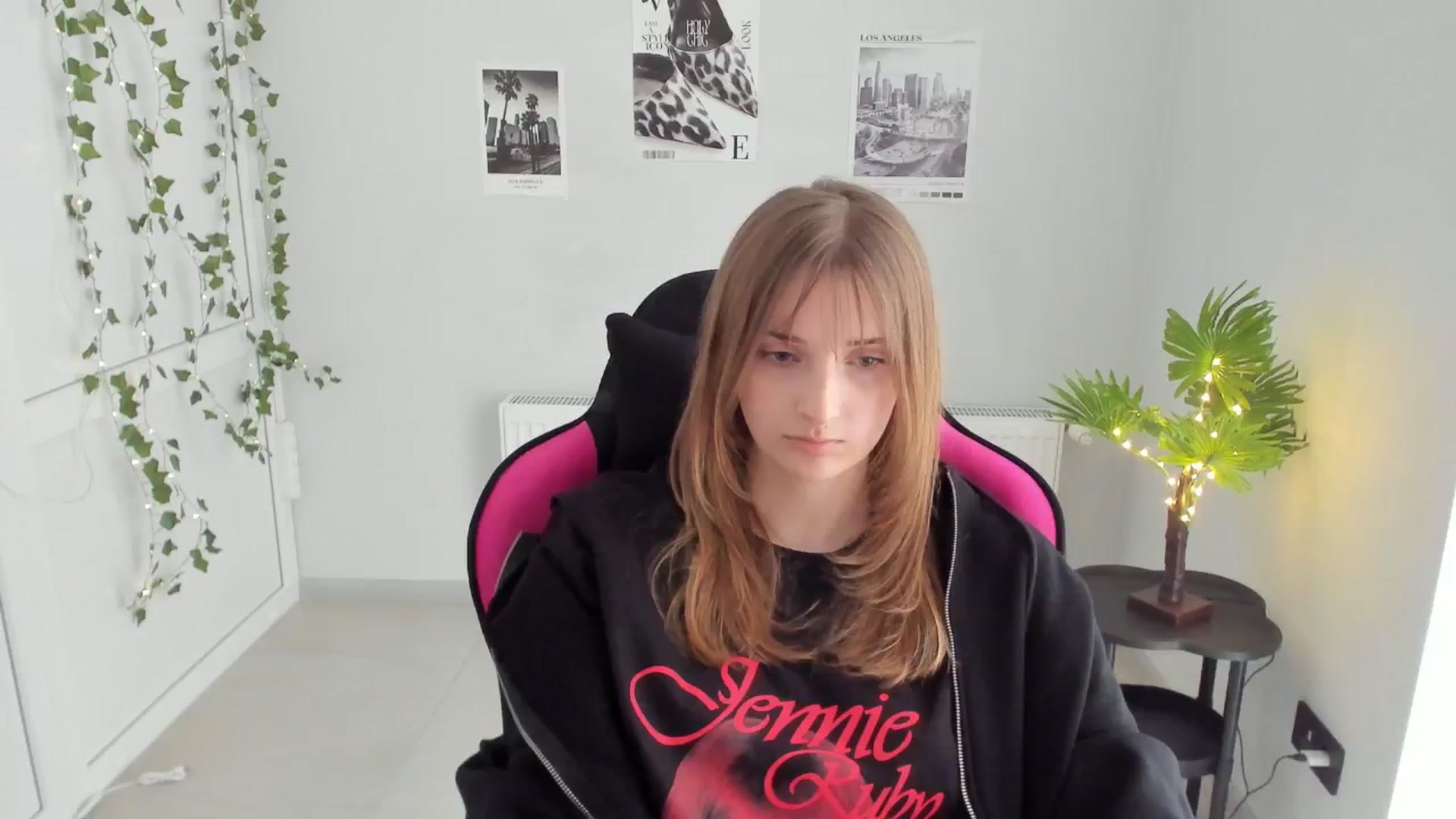 Gallery image thumbnail from Lissa_Stars's myfreecams stream on, 04/18/2026, 13:49 image 1 of 20