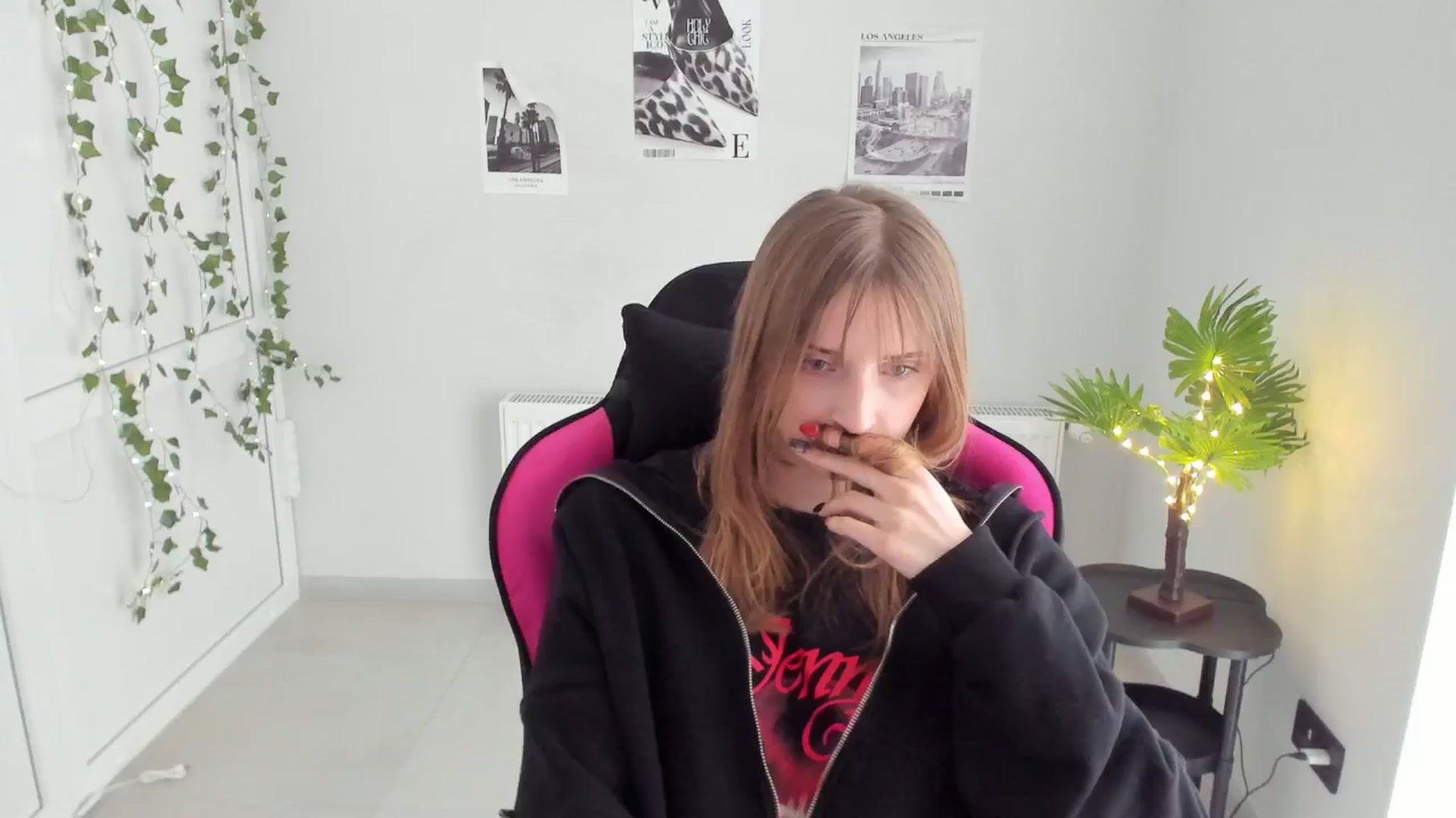 Gallery image thumbnail from Lissa_Stars's myfreecams stream on, 04/18/2026, 13:49 image 20 of 20