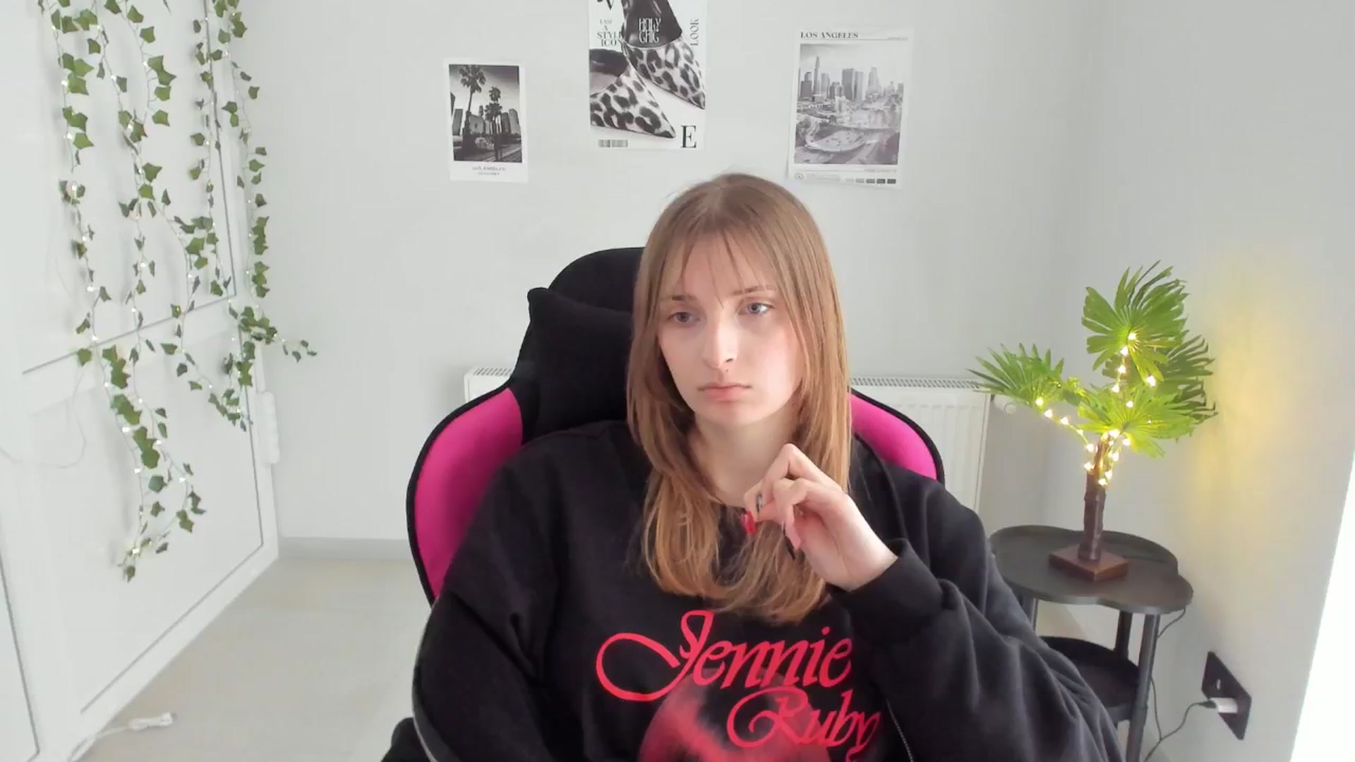 Gallery image thumbnail from Lissa_Stars's myfreecams stream on, 04/18/2026, 13:49 image 13 of 20