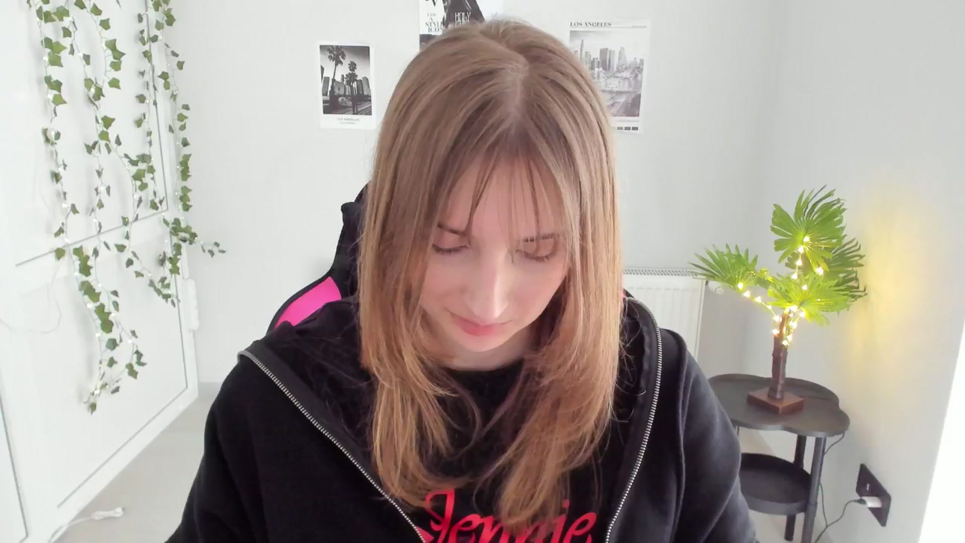 Gallery image thumbnail from Lissa_Stars's myfreecams stream on, 04/18/2026, 13:49 image 18 of 20