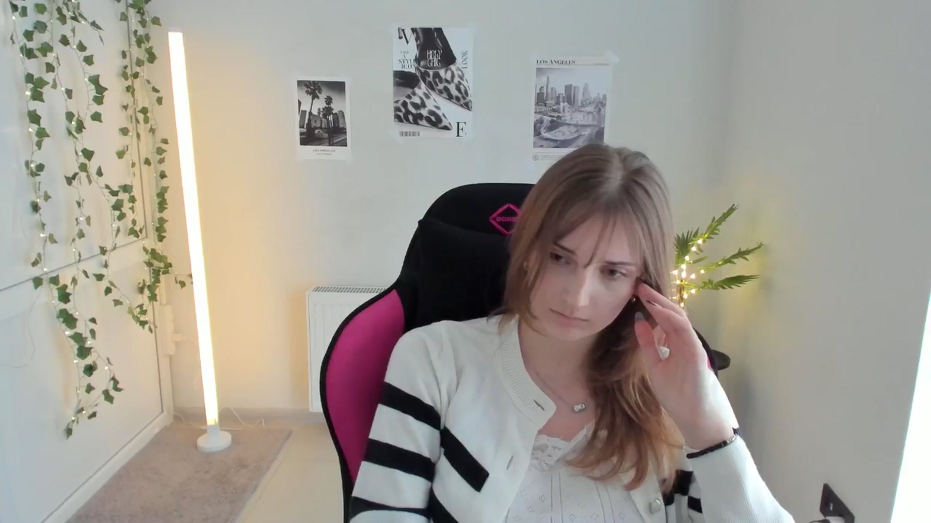 Gallery image thumbnail from Lissa_Stars's myfreecams stream on, 04/19/2026, 14:26 image 14 of 20