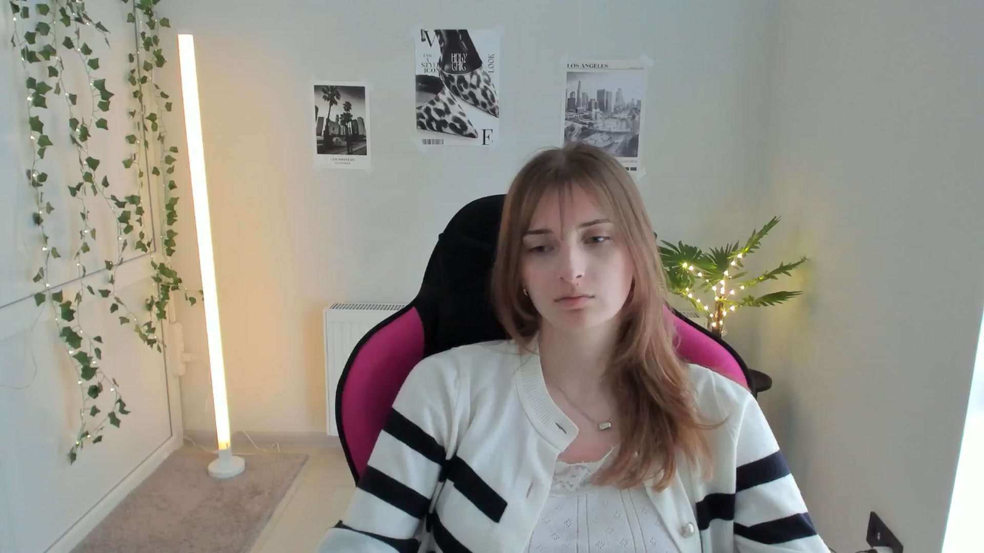 Gallery image thumbnail from Lissa_Stars's myfreecams stream on, 04/19/2026, 14:26 image 13 of 20