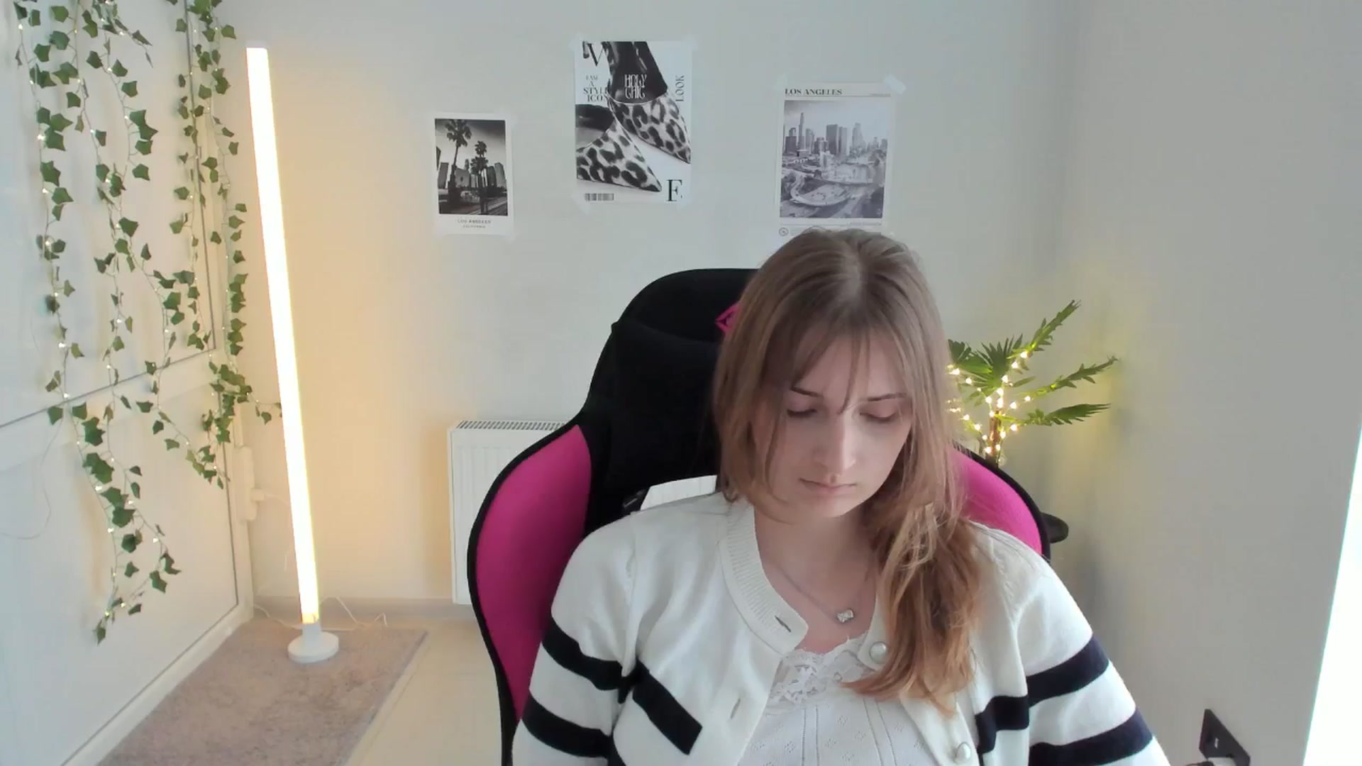 Gallery image thumbnail from Lissa_Stars's myfreecams stream on, 04/19/2026, 14:26 image 20 of 20