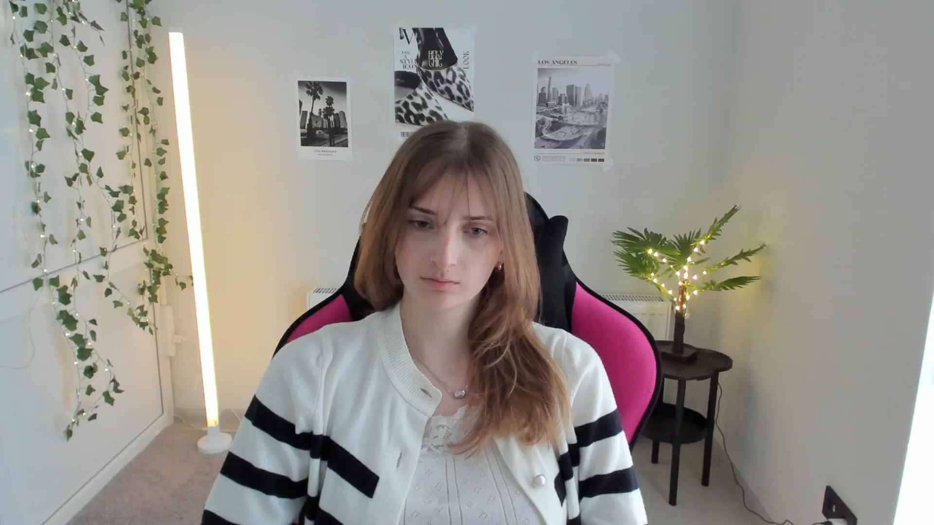 Gallery image thumbnail from Lissa_Stars's myfreecams stream on, 04/19/2026, 14:26 image 4 of 20