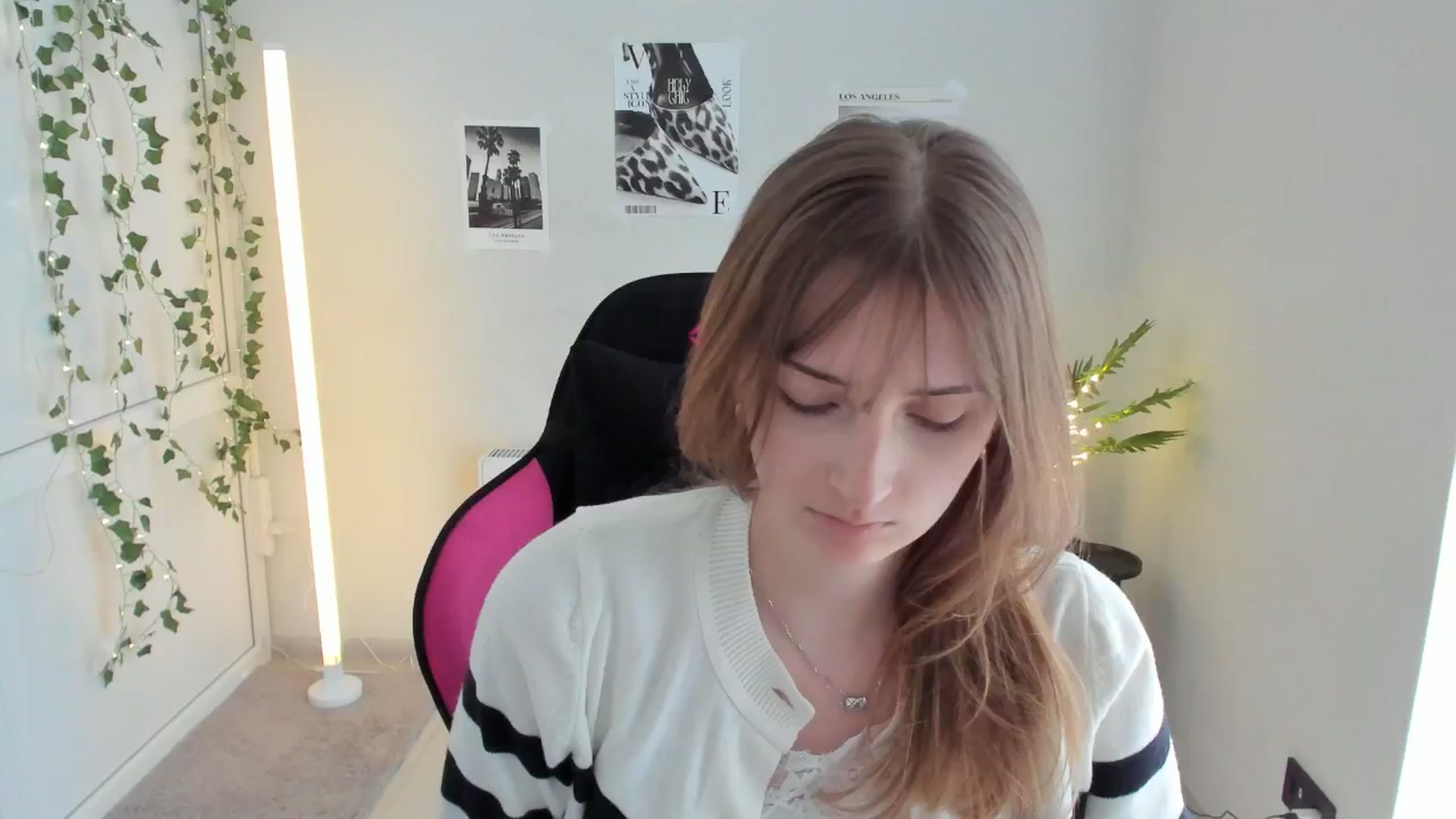 Gallery image thumbnail from Lissa_Stars's myfreecams stream on, 04/19/2026, 14:26 image 3 of 20