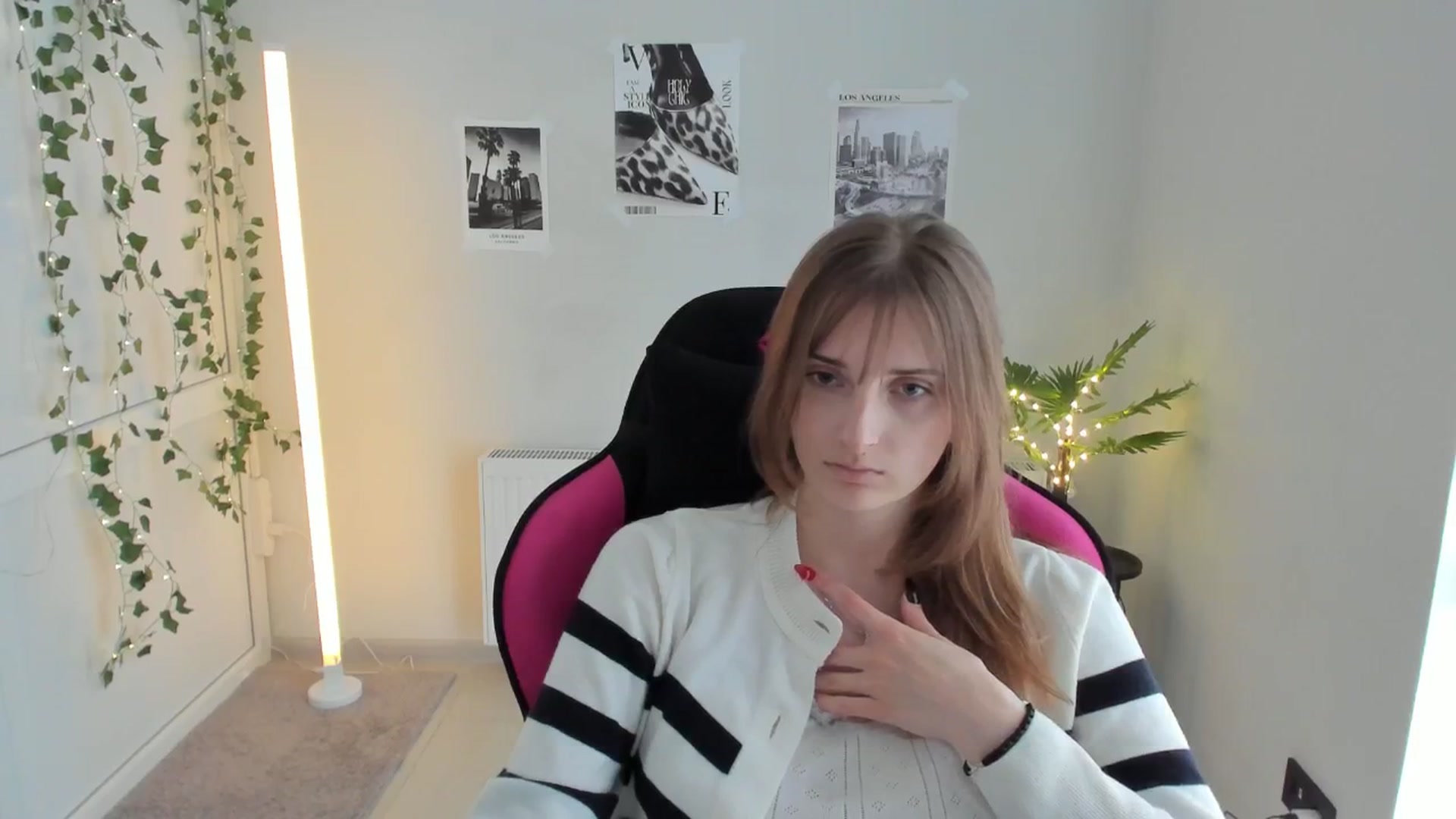 Gallery image thumbnail from Lissa_Stars's myfreecams stream on, 04/19/2026, 14:26 image 10 of 20