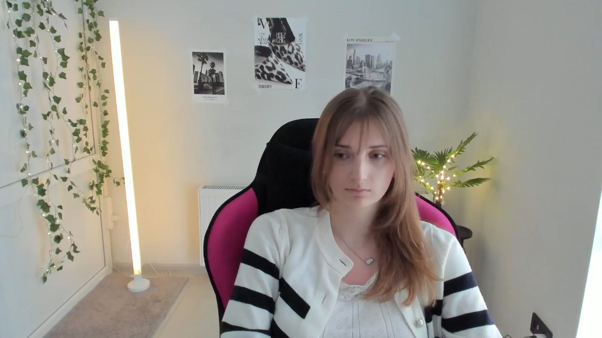 Gallery image thumbnail from Lissa_Stars's myfreecams stream on, 04/19/2026, 14:26 image 12 of 20