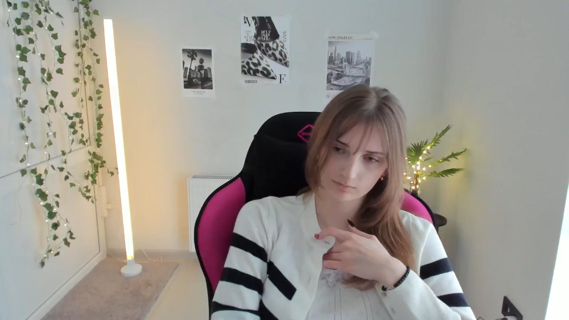 Gallery image thumbnail from Lissa_Stars's myfreecams stream on, 04/19/2026, 14:26 image 11 of 20