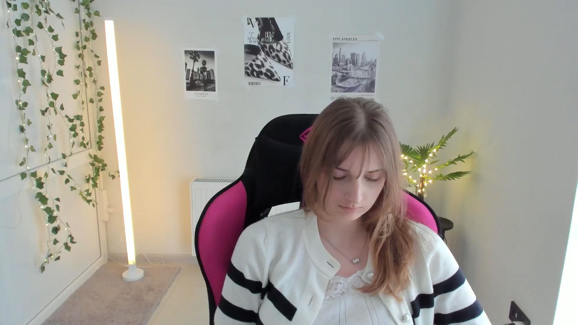 Gallery image thumbnail from Lissa_Stars's myfreecams stream on, 04/19/2026, 14:26 image 16 of 20
