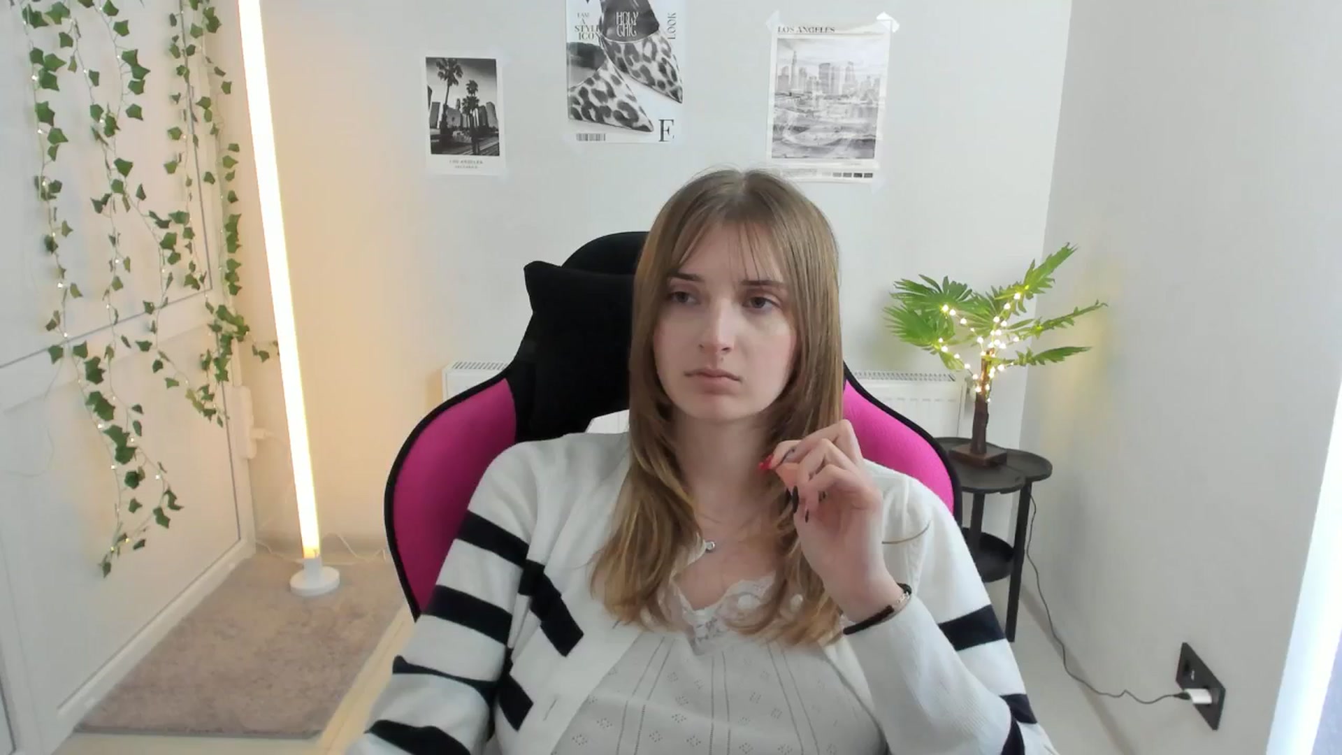 Gallery image thumbnail from Lissa_Stars's myfreecams stream on, 04/19/2026, 16:38 image 11 of 20