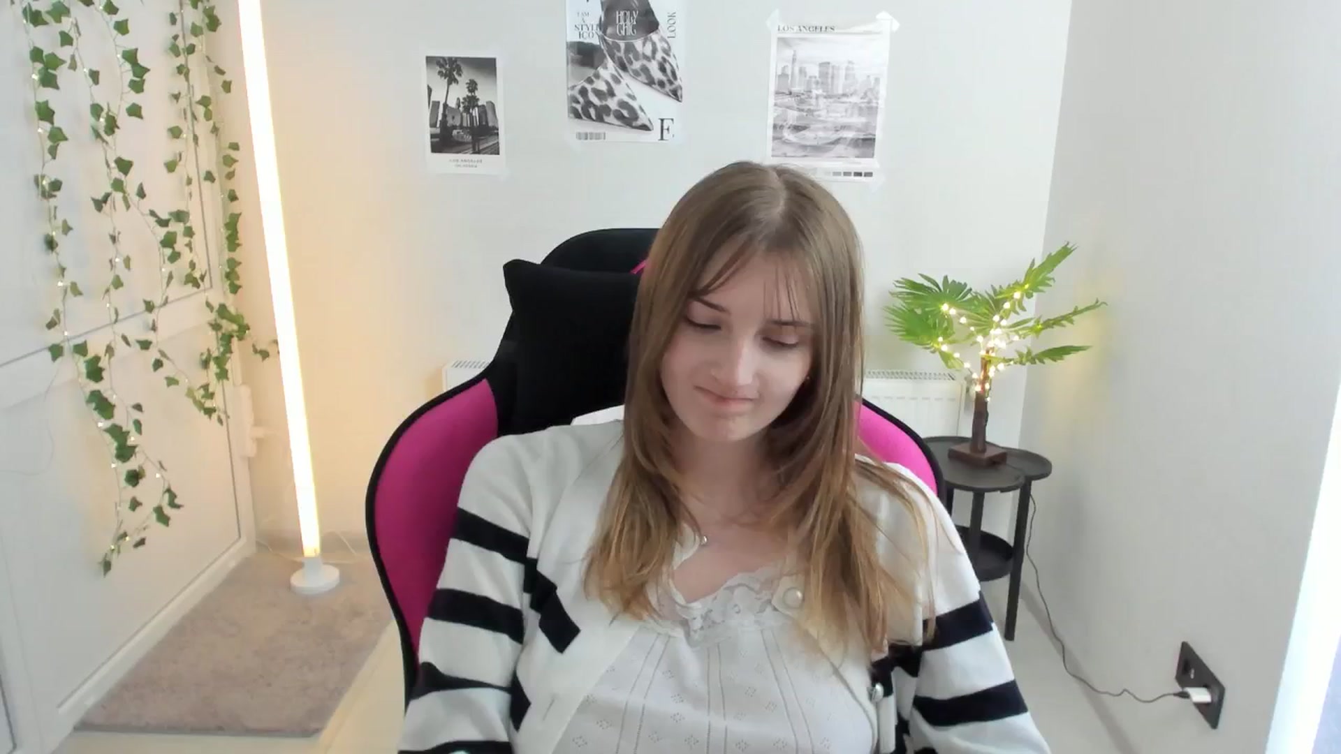 Gallery image thumbnail from Lissa_Stars's myfreecams stream on, 04/19/2026, 16:38 image 8 of 20