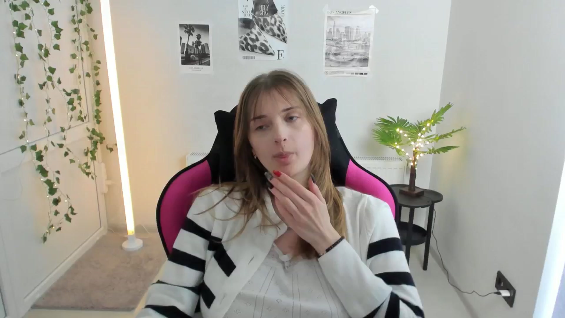 Gallery image thumbnail from Lissa_Stars's myfreecams stream on, 04/19/2026, 16:38 image 15 of 20
