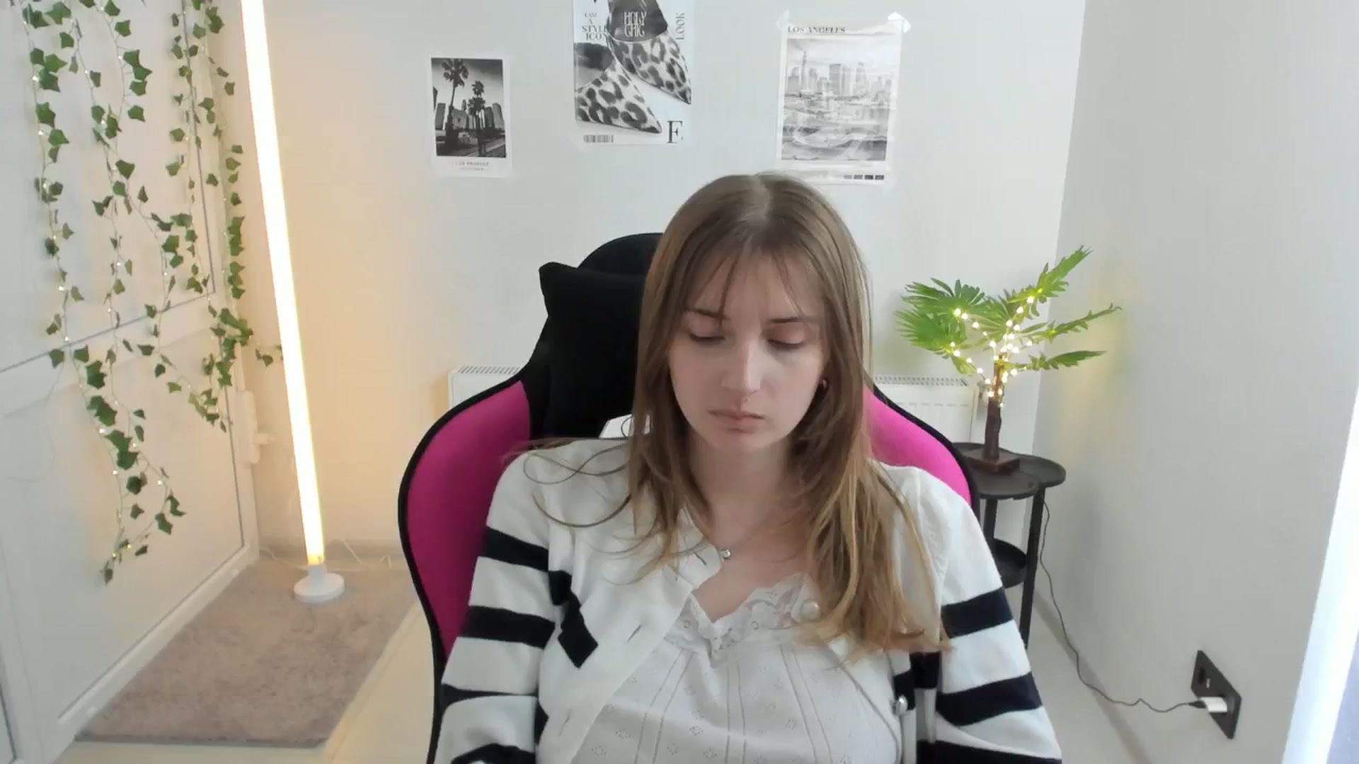 Gallery image thumbnail from Lissa_Stars's myfreecams stream on, 04/19/2026, 16:38 image 18 of 20